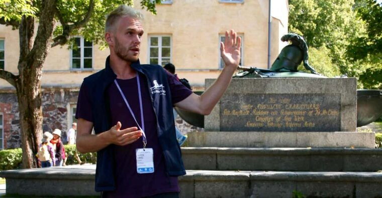 suomenlinna-guided-walking-tour-with-an-authorized-guide