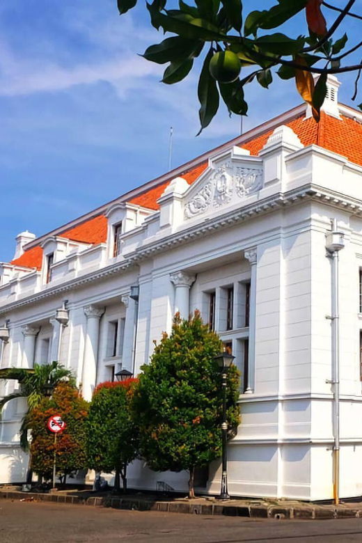 surabaya-city-excursions-with-private-car-driver-hire