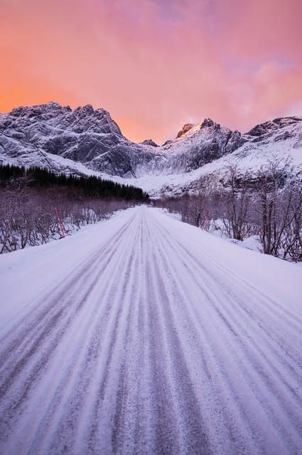 svolvaer-lofoten-road-trip-to-reine-7-hour-guided-tour