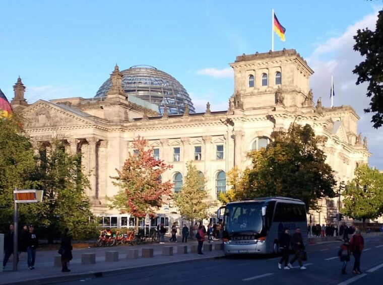 the-berlin-east-west-wall-tour-all-top-sights-by-bike