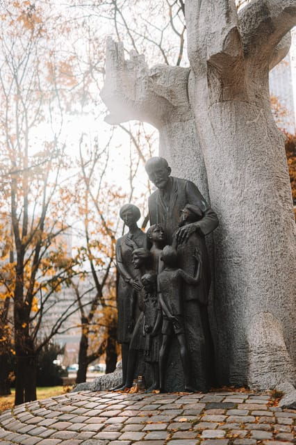 the-pianists-warsaw-walking-tour-with-szpilman