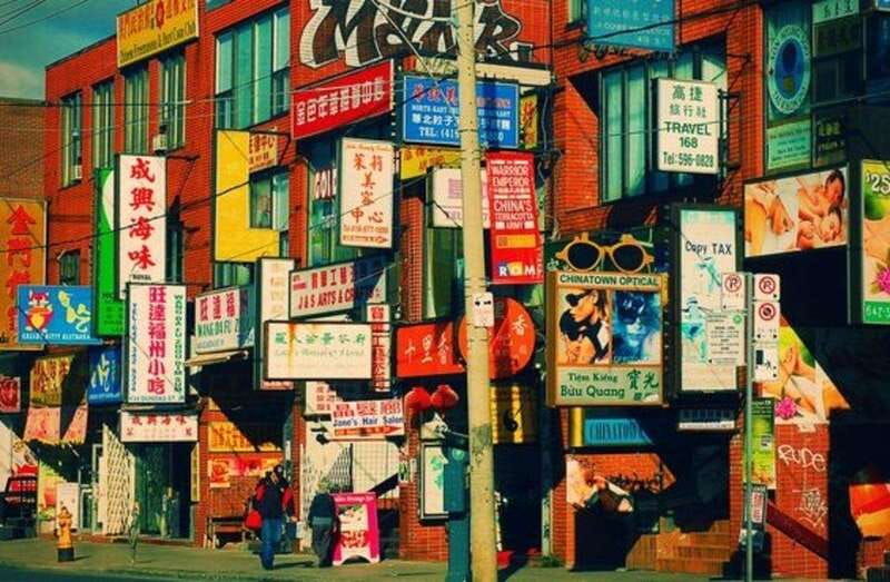 toronto-guided-walking-tour-of-must-see-attractions