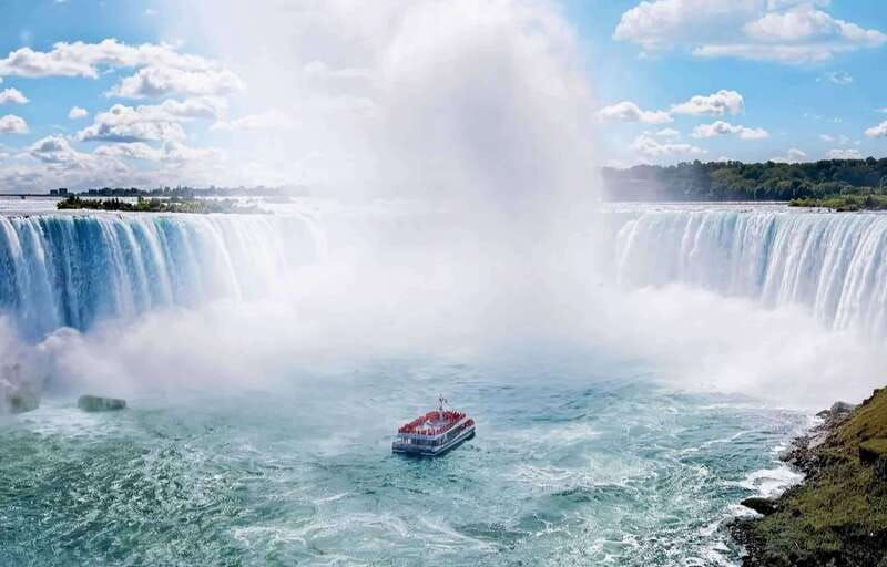 toronto-niagara-falls-boat-ride-journey-behind-the-falls
