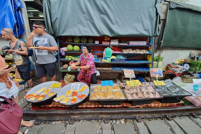 Train & Floating Market Food Adventure + Scenic train ride - Who Should Book This Tour?