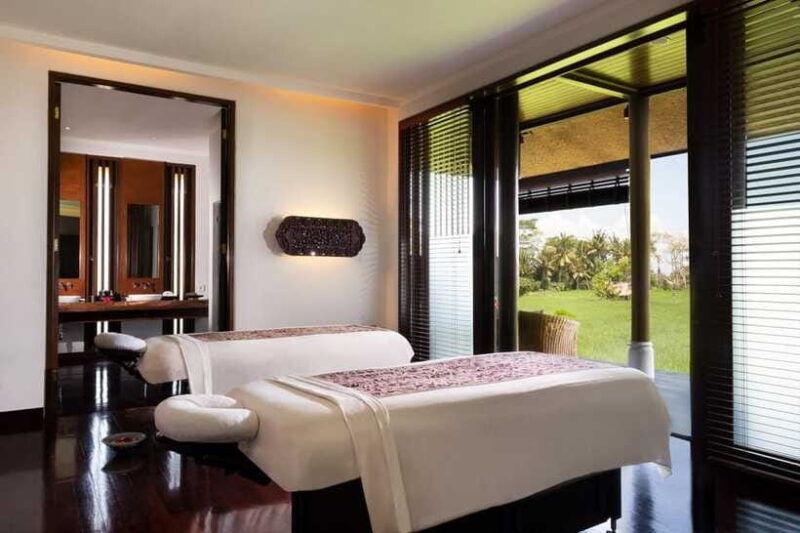 ubud-couple-spa-treatment-with-bath-ritual-sparkling-wine