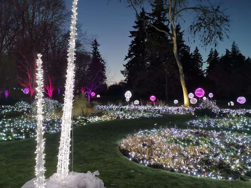 vancouver-christmas-tour-with-light-festival-entrance