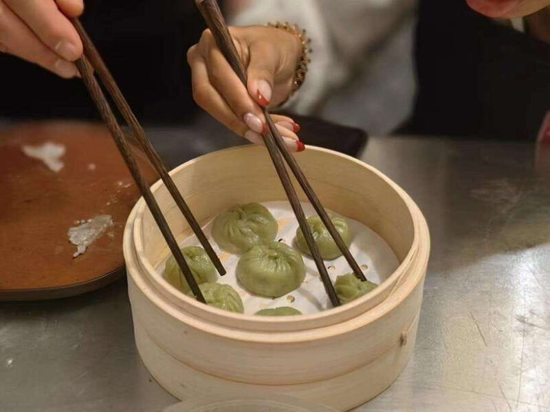 vegan-soup-dumpling-making-in-shikumenshanghai-style-lane