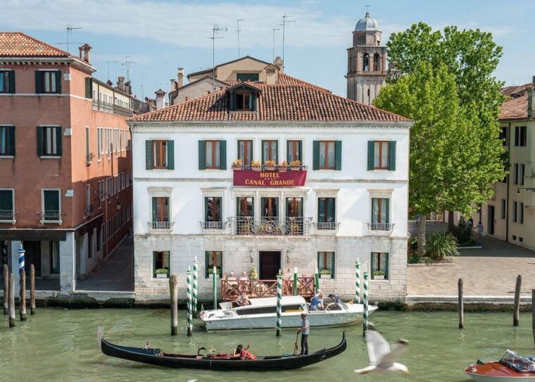 venetian-gondola-serenade-a-romantic-journey-private