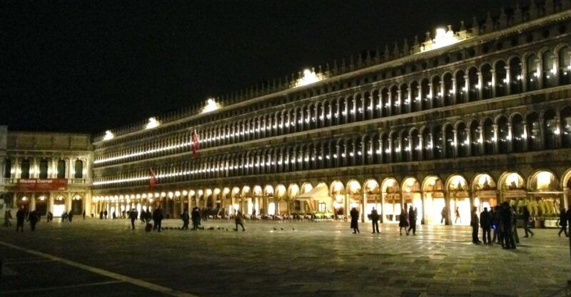 Venice: Private After Dark Tour and Gondola Ride - Uncovering Haunted History and Mysteries