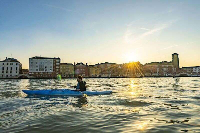 venice-sunset-kayak-tour-in-the-canals