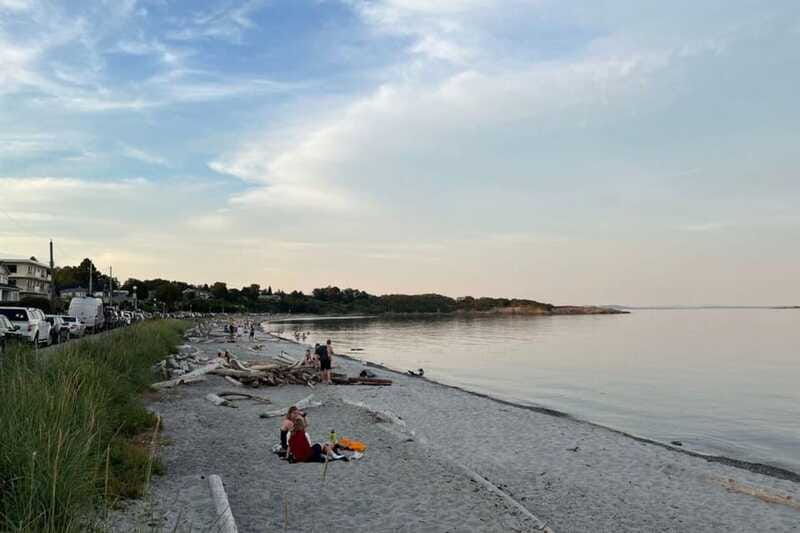 victoria-paddle-board-tour-at-willows-beach