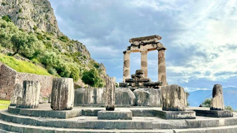 visit-thermopylae-delphi-navel-of-earth-private-tour-8h