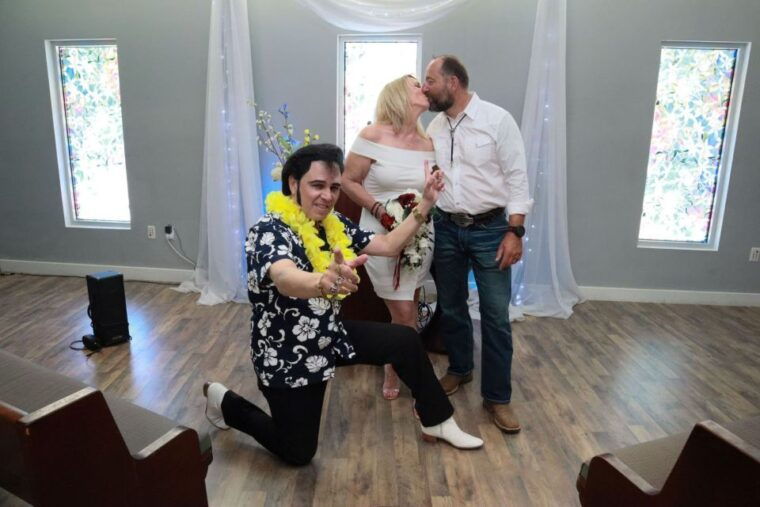 viva-elvis-ceremony-elvis-2