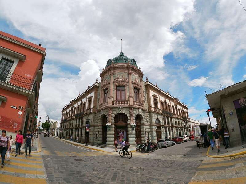 walking-tour-of-oaxacas-beautiful-city