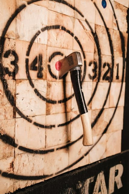 warsaw-axe-throwing-experience