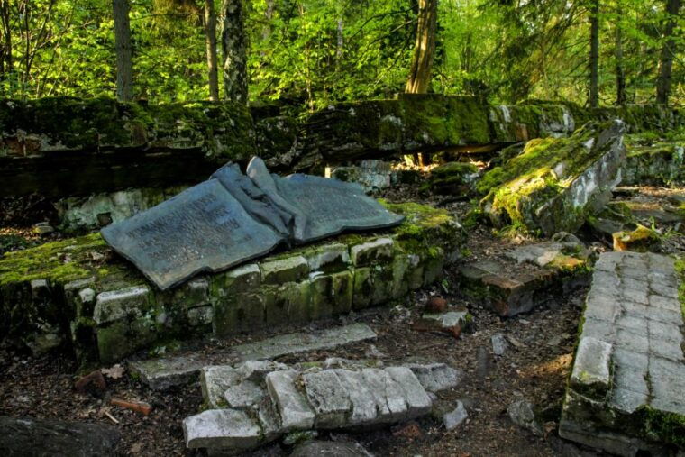 warsaw-private-full-day-wolfs-lair-tour