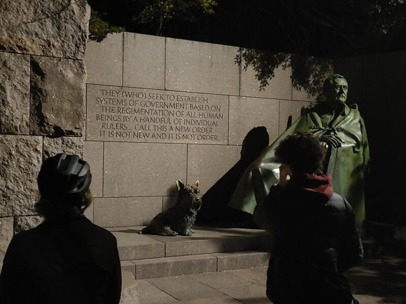 washington-dc-monuments-by-night-bike-tour
