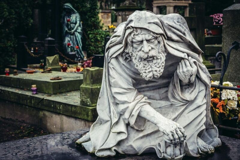 world-war-ii-warsaw-old-town-military-cemetery-walking-tour
