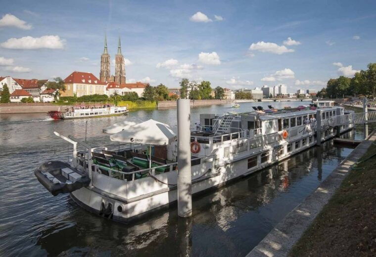 wroclaw-long-city-walk-and-luxury-ship-cruise-for-groups