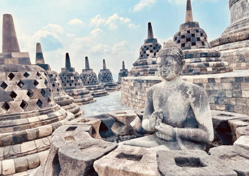 yogyakarta-borobudur-climbup-5-hours-tour-and-entry-ticket