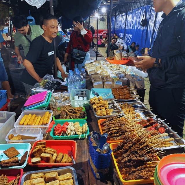 yogyakarta-night-walking-street-food-tour