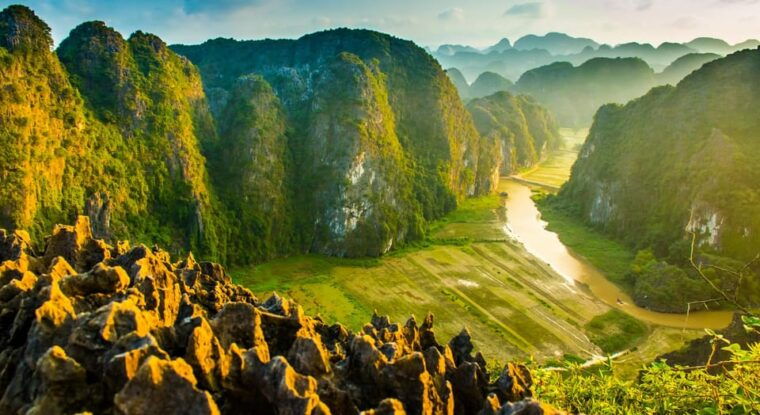 2-day-ninh-binh-hoa-lu-trang-an-mua-cave-cuc-phuong