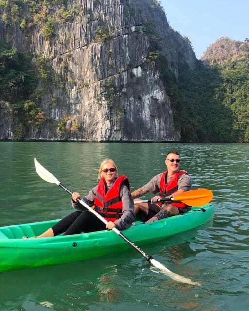 2-hour-private-canoe-discover-the-best-of-ha-long-bay