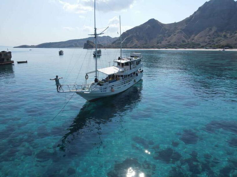 4-day-komodo-island-adventure-dragons-snorkeling-hiking