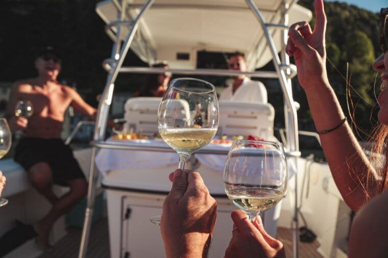 4-hours-private-boat-tour-on-lake-of-como