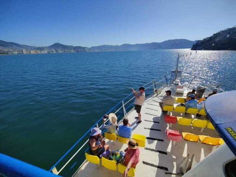 acapulco-sunset-on-yacht-bonanza-tour