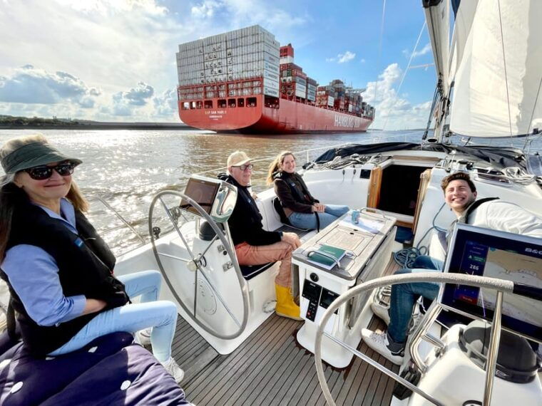 after-work-sailing-yacht-cruising-event-hamburg-elbe