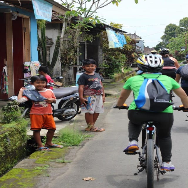 afternoon-downhill-cycling-tour-through-jungle-and-meal