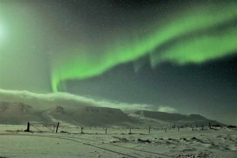 akureyri-hunt-for-the-northern-lights-photography-tour
