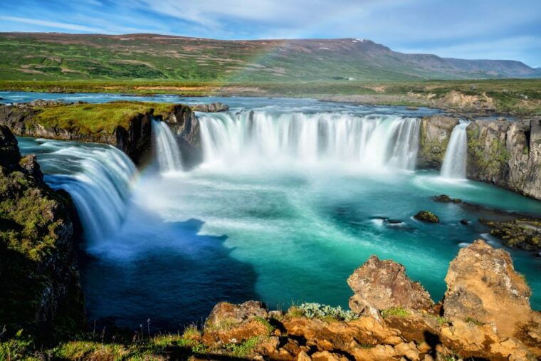 akureyri-myvatn-nature-baths-and-godafoss-waterfall-tour