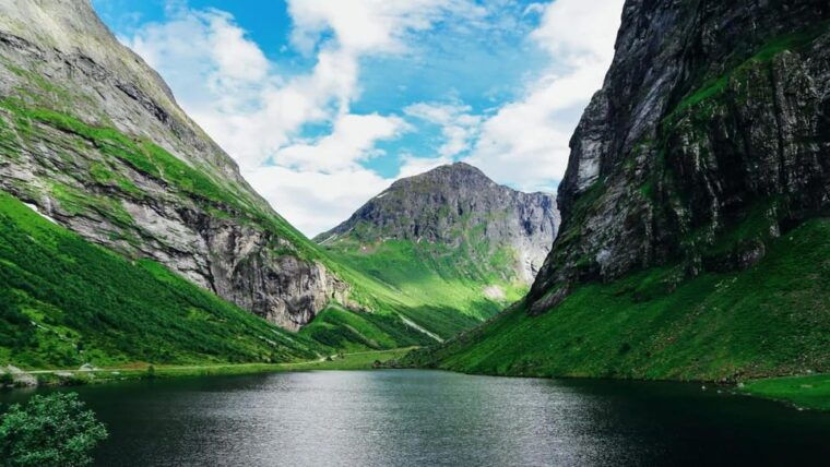 alesund-geiranger-alesund-fjord-tour-2-hours-in-geiranger