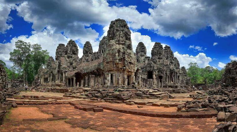 angkor-wat-sunrise-with-small-group