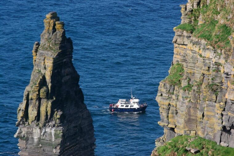 aran-islandcliffs-of-moher-cliff-cruise-from-galway-city
