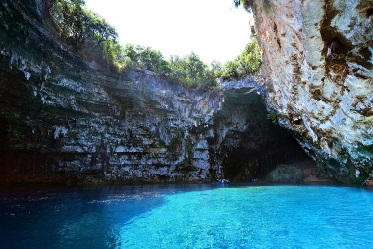 argostoli-melissani-drogarati-cave-tour-with-wine-tasting