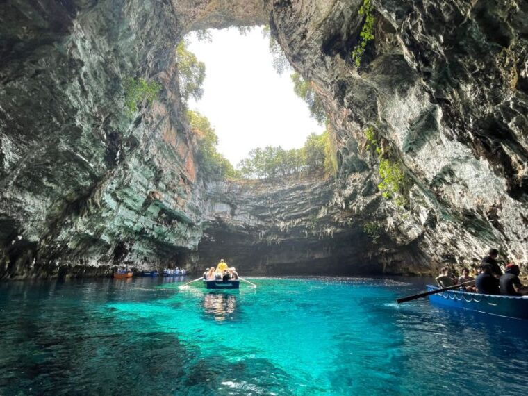 argostoli-melissani-lake-drogarati-cave-and-myrtos-beach