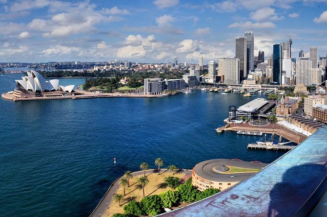 Arrival Transfer: Sydney Airport SYD to Sydney in Business Car - FAQs