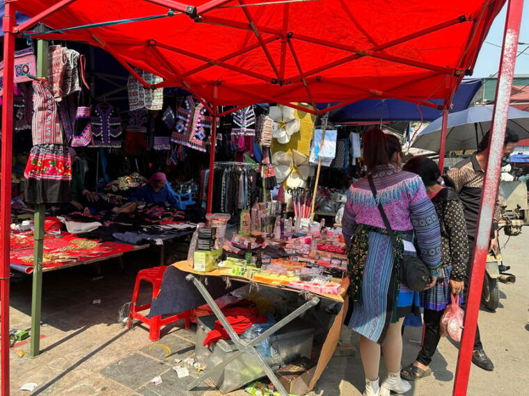 bac-ha-sun-day-market-group-tour