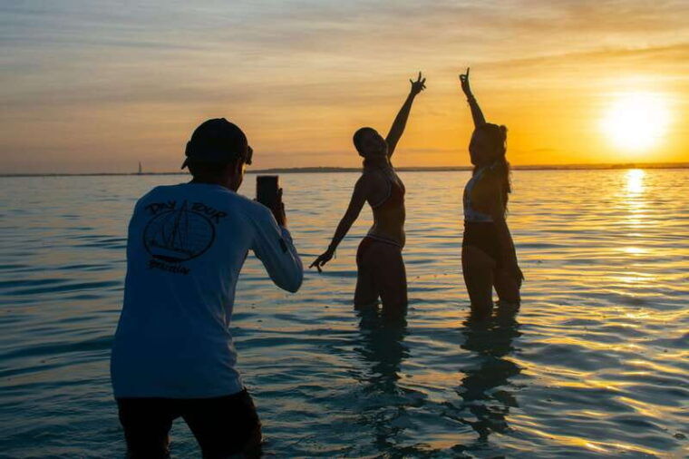 bacalar-sunrise-paddleboard-tour-with-floating-picnic