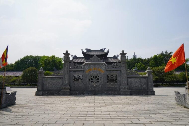 bai-dinh-pagoda-trang-an-mua-cave-with-transfer-buffet