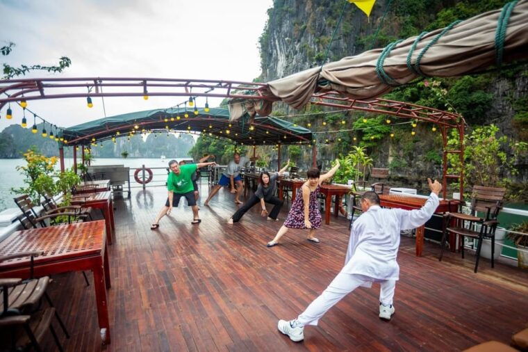 bai-tu-long-bay-2-days-1-night-with-renea-cruise