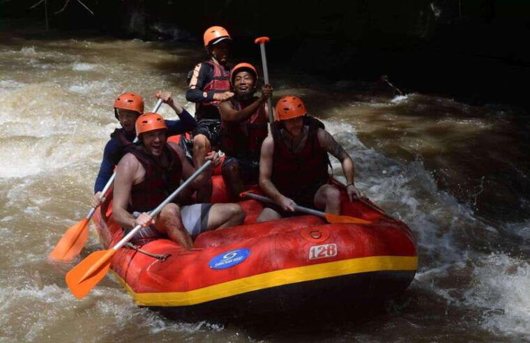 bali-ayung-river-white-water-rafting-with-buffet-lunch