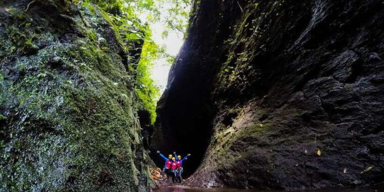 bali-canyoning-adventure-in-sambangan-canyon
