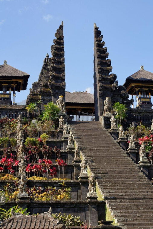 bali-gate-of-heaven-besakih-temple-tirta-gangga-tour