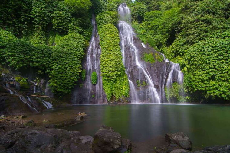 bali-lake-bratan-handara-gate-waterfall-swing-tour
