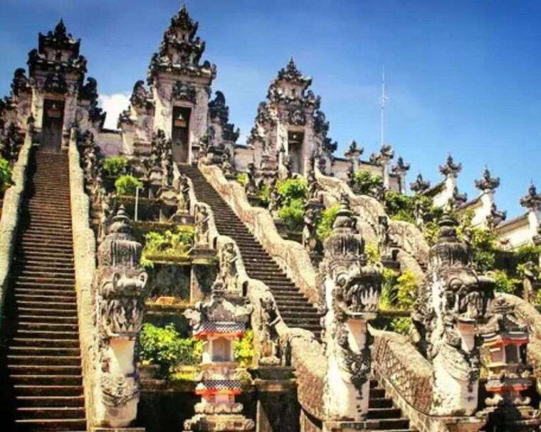 bali-lempuyang-temple-tirta-gangga-and-taman-ujung-tour-3