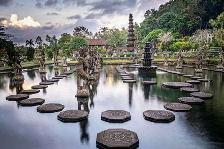 bali-lempuyang-temple-tirta-gangga-taman-ujung-beach